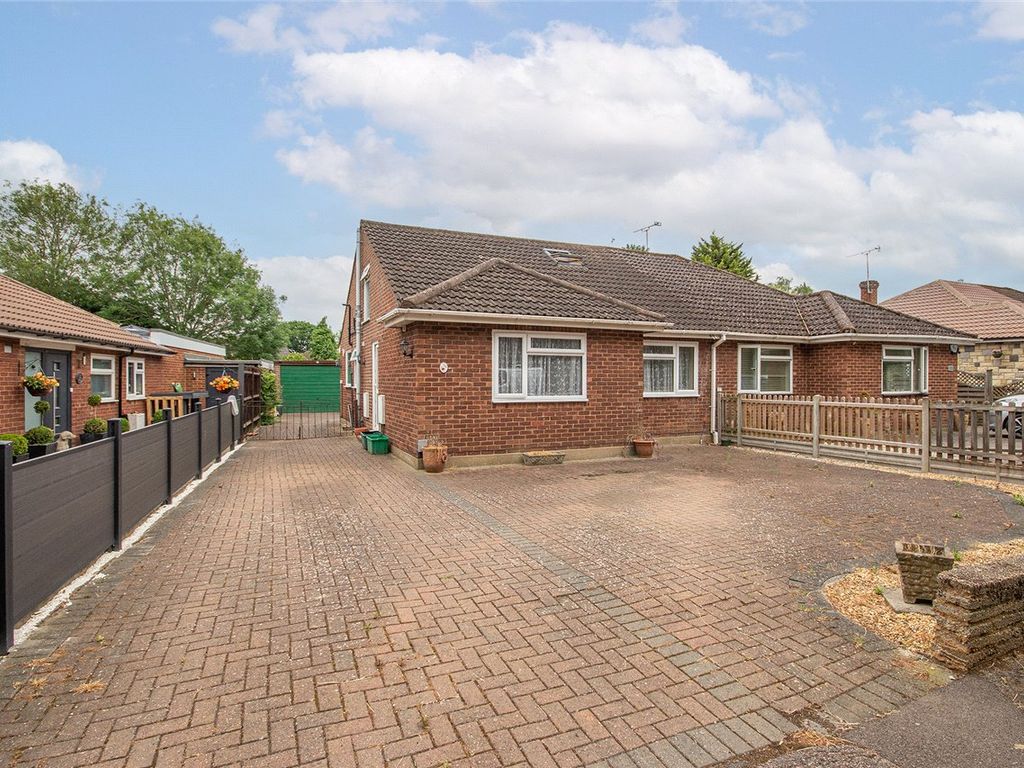 3 bed semidetached house for sale in Pooleys Lane, Welham Green, North