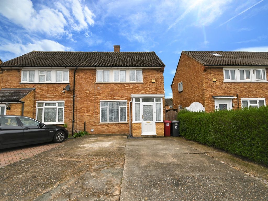 3 bed semidetached house for sale in Verney Road, Langley, Berkshire