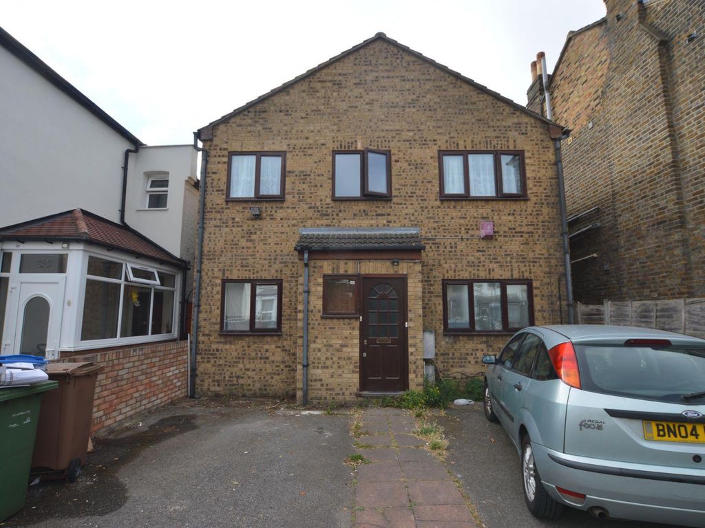 2 bed flat to rent in Clarendon Road, Walthamstow E17 Zoopla