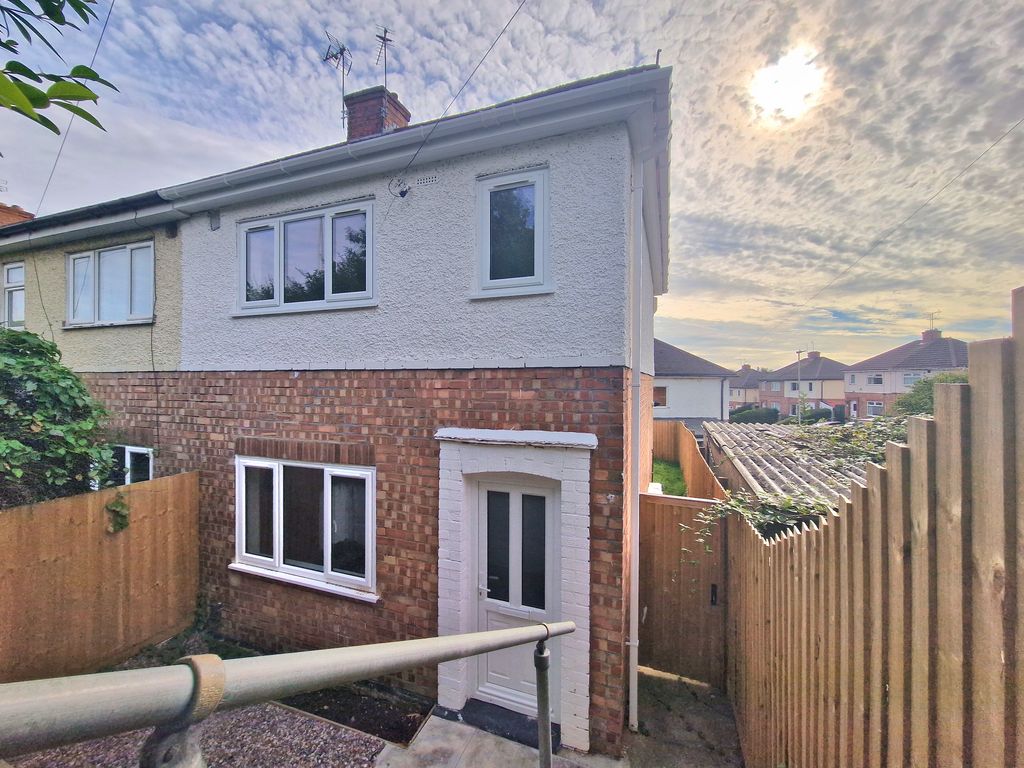 3 bed semidetached house to rent in Halifax Drive, Beaumont Leys