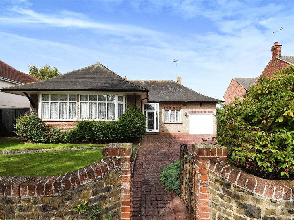 3 bed bungalow for sale in Parkanaur Avenue, Thorpe Bay, Essex SS1, £650,000 Zoopla