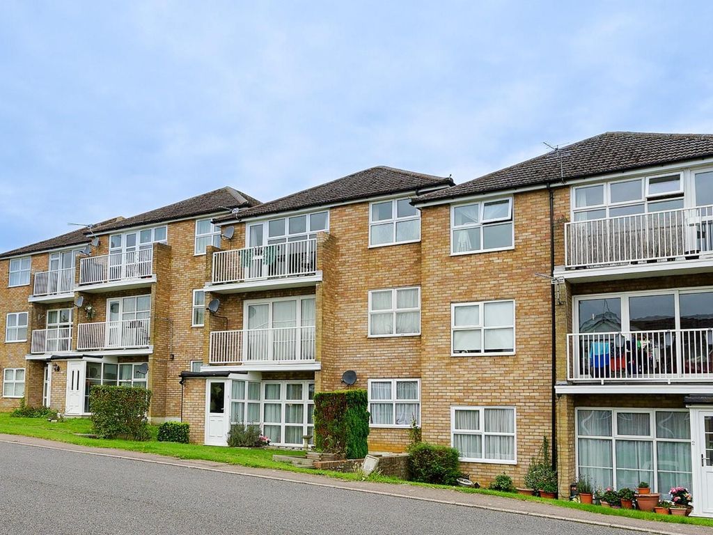 2 bed flat for sale in Bideford Green, Leighton Buzzard LU7, £190,000
