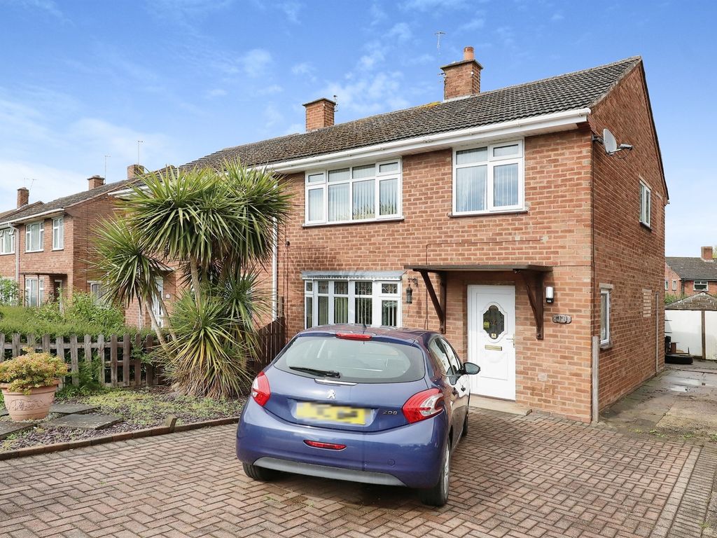 3 bed semidetached house for sale in Malvern Avenue, Lye, Stourbridge