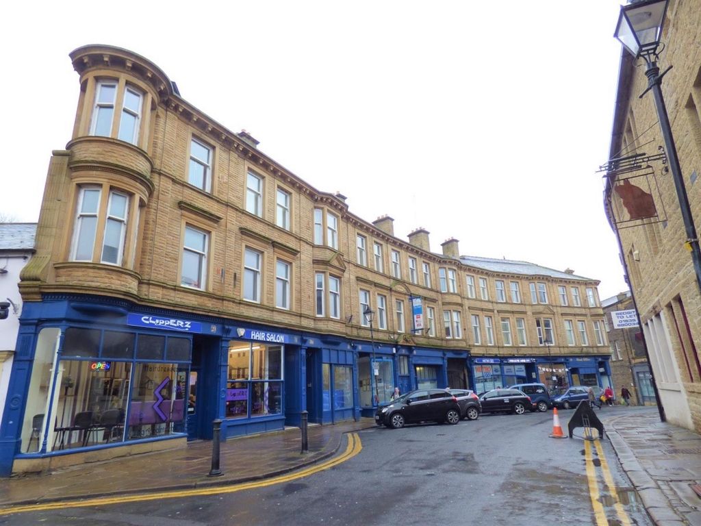 1 bed flat to rent in Church Street, Keighley, West Yorkshire, UK BD21