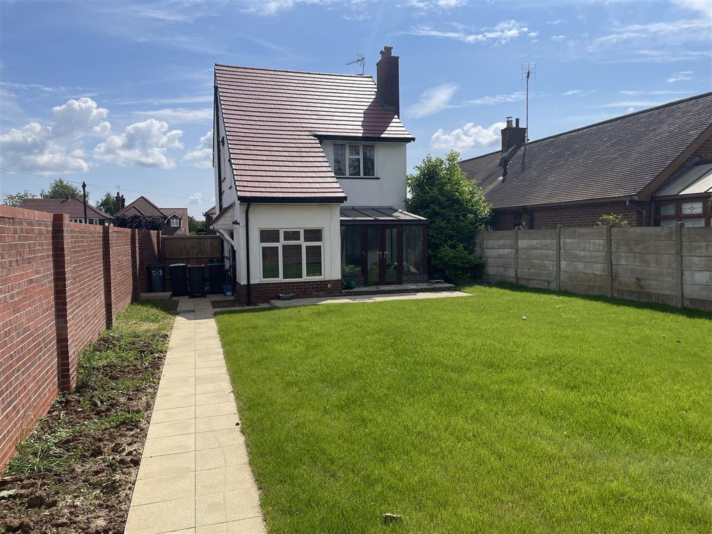 3 bed property for sale in Alfreton Road, SuttonInAshfield NG17, £