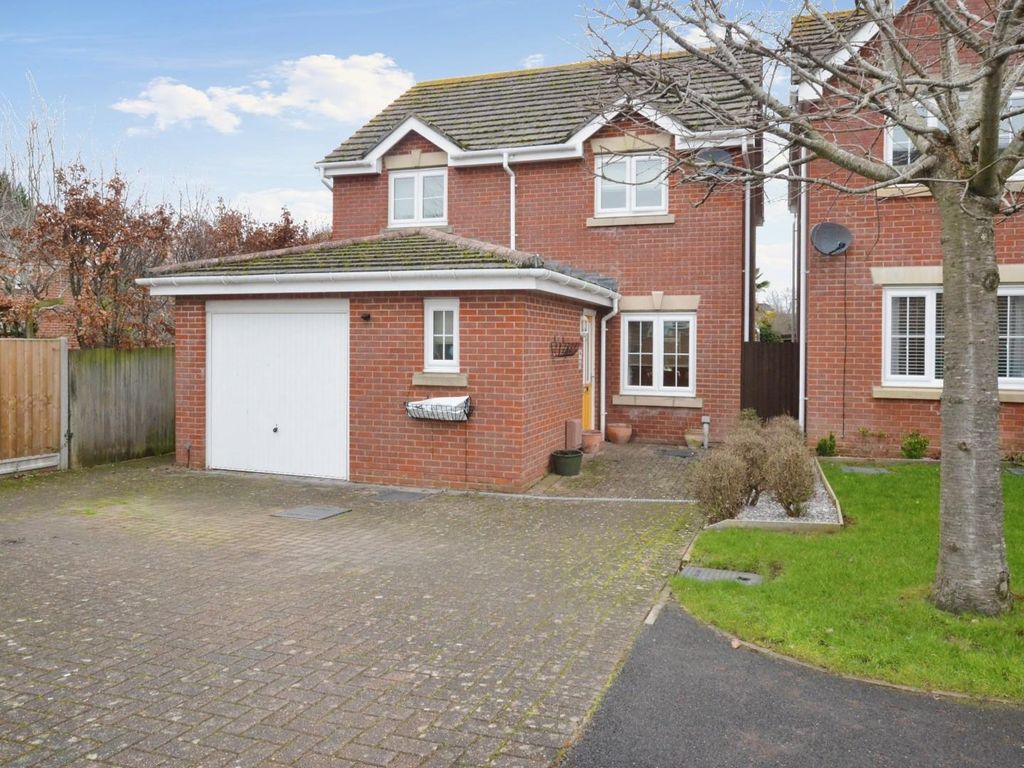 3 bed detached house for sale in White Tree Close, Fair Oak, Eastleigh