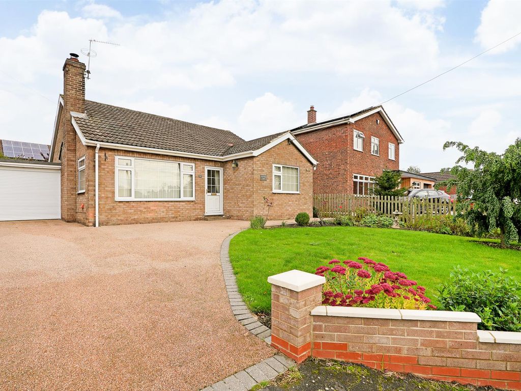 3 bed detached bungalow for sale in Low Road, Worlaby, Brigg DN20, £