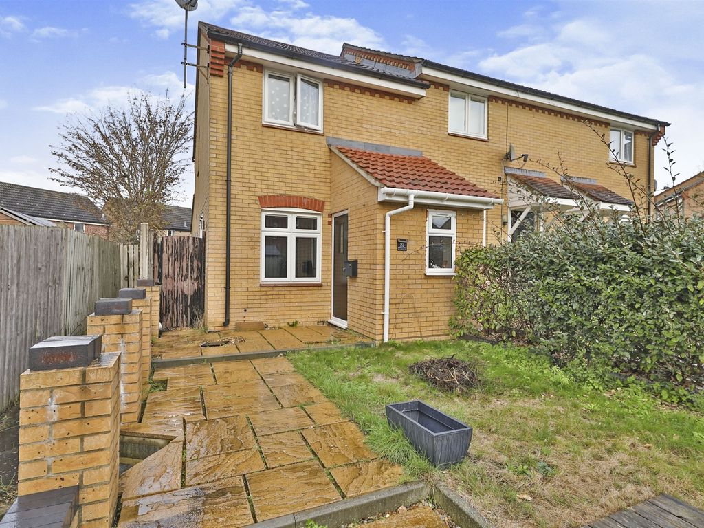 3 bed end terrace house for sale in Ambrose Close, Norwich NR5, £