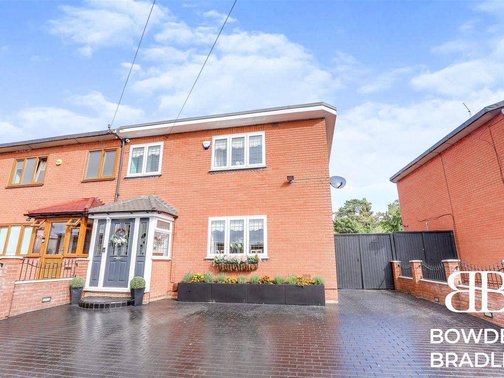 3 bed semidetached house for sale in Brocket Way, Chigwell IG7 Zoopla