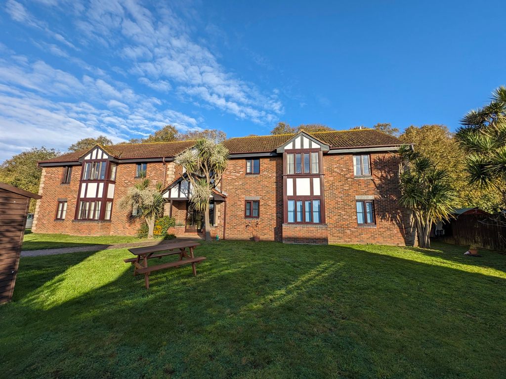 1 bed flat for sale in Dove Close, Saxmundham IP17, £105,000 Zoopla