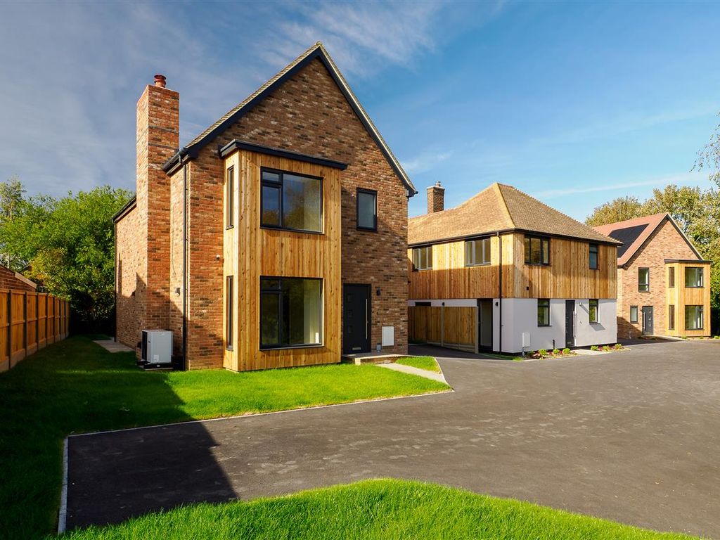 New home, 3 bed detached house for sale in Meadow View, Love Lane