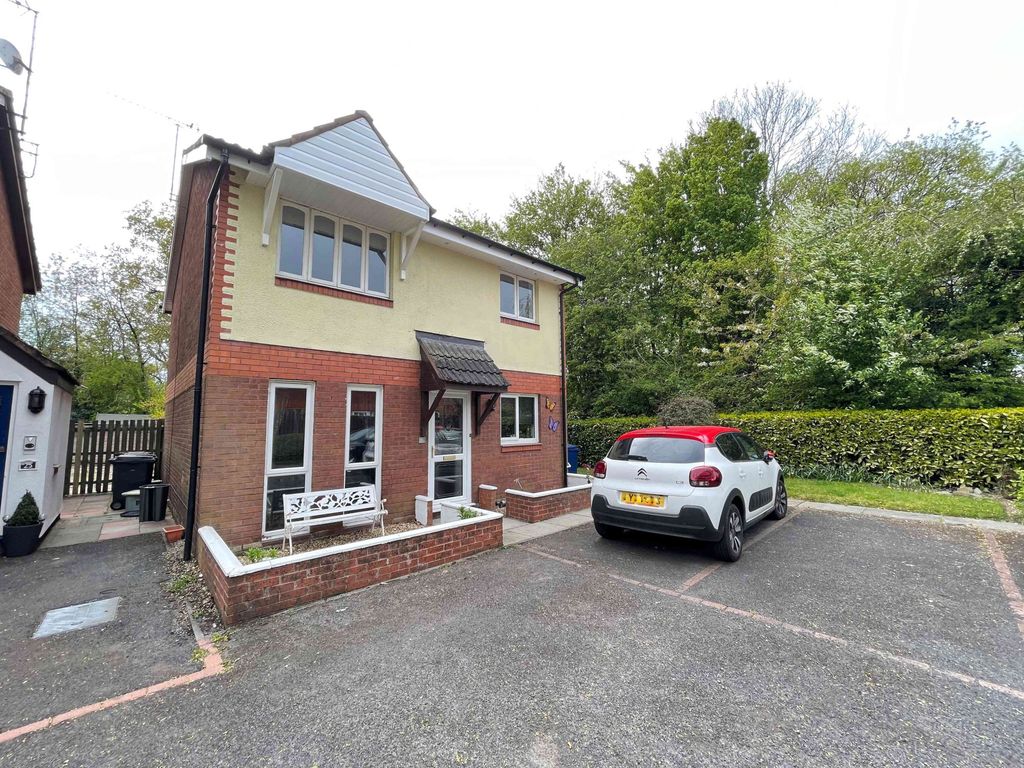 2 bed flat to rent in Rosemary Court, Penwortham PR1 Zoopla