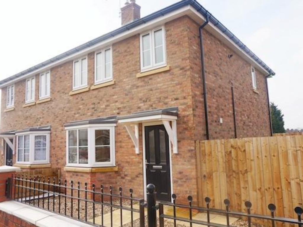3 bed semidetached house to rent in Chanterlands Avenue, Hull HU5, £875 pcm Zoopla