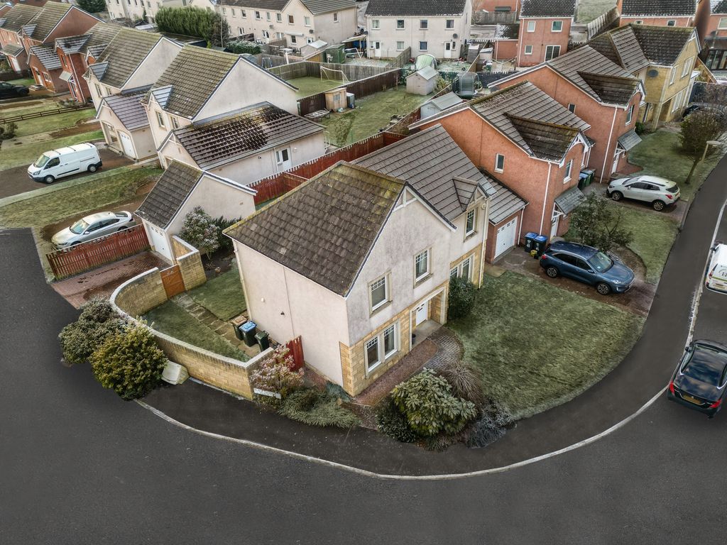 4 bed detached house for sale in Orchard Way, Inchture, Perth PH14, £290,000 Zoopla