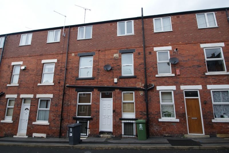 3 bed terraced house to rent in Monkbridge Grove, Meanwood, Leeds LS6