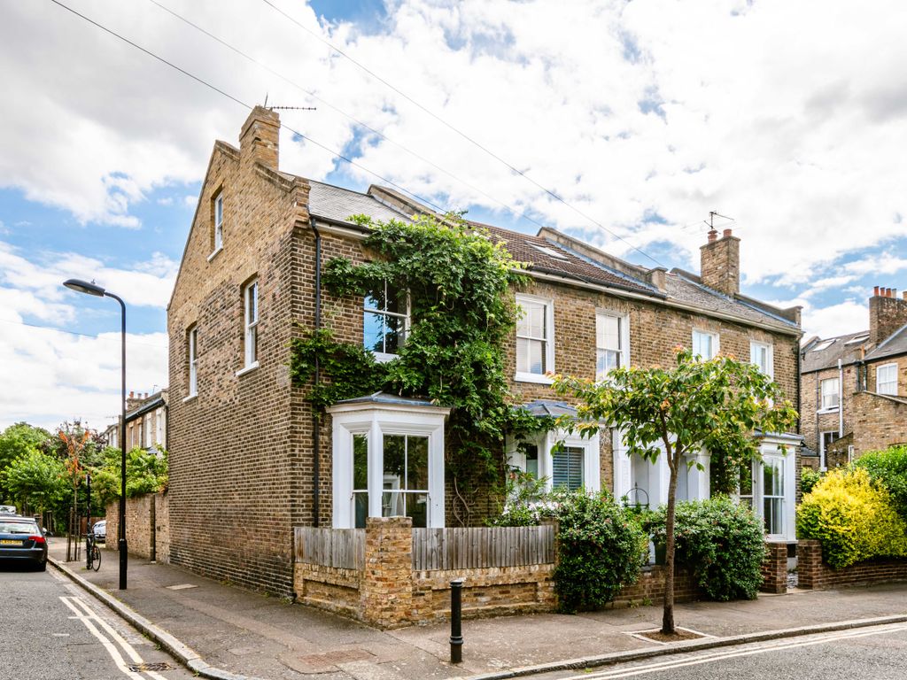 2 bed detached house for sale in Fassett Square, London E8, £1,250,000