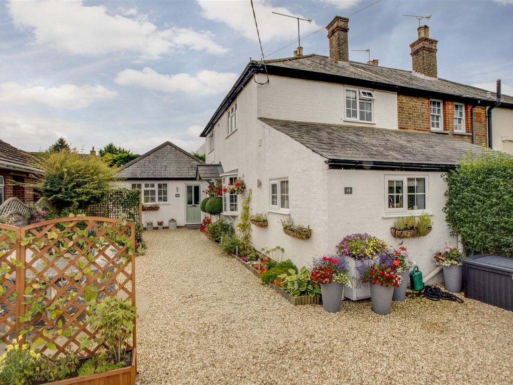 3 bed semidetached house for sale in Green Street, Hazlemere, High