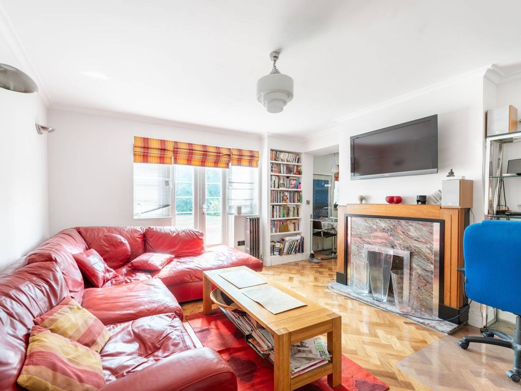 2 bed flat to rent in Crown Lane, Streatham, London SW16, £2,000 pcm