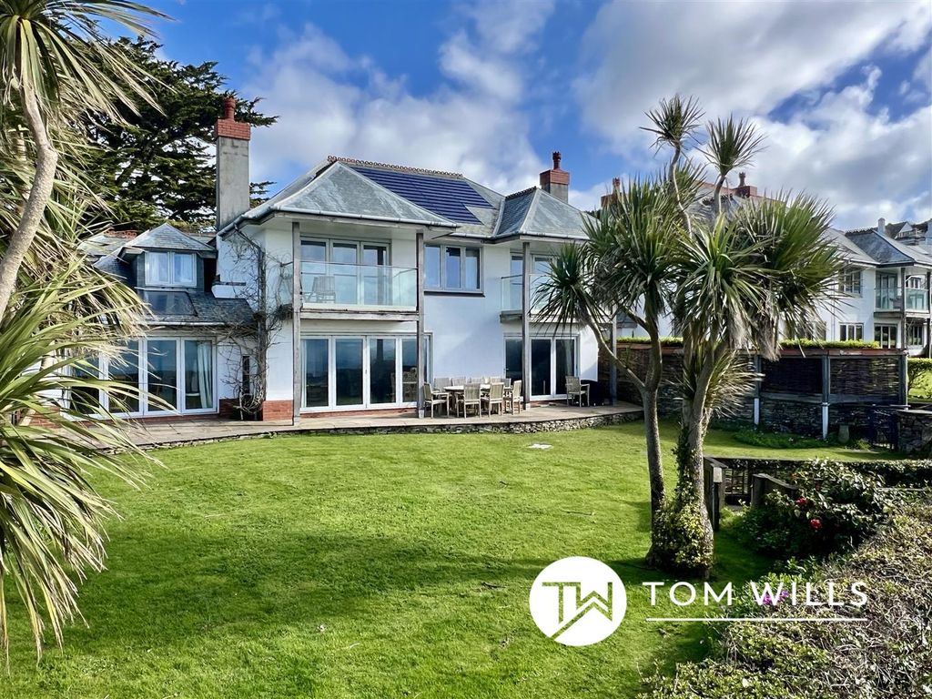 5 bed detached house for sale in Castle Drive, Falmouth TR11, £