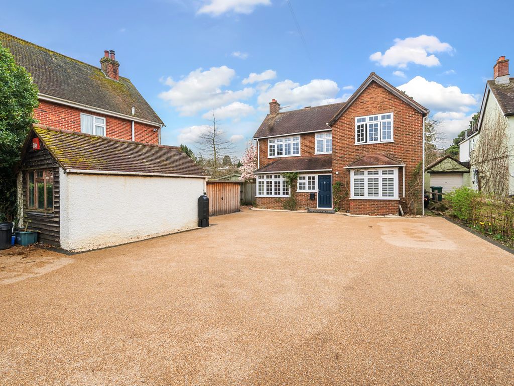 4 bed detached house for sale in Carron Lane, Midhurst GU29, £925,000