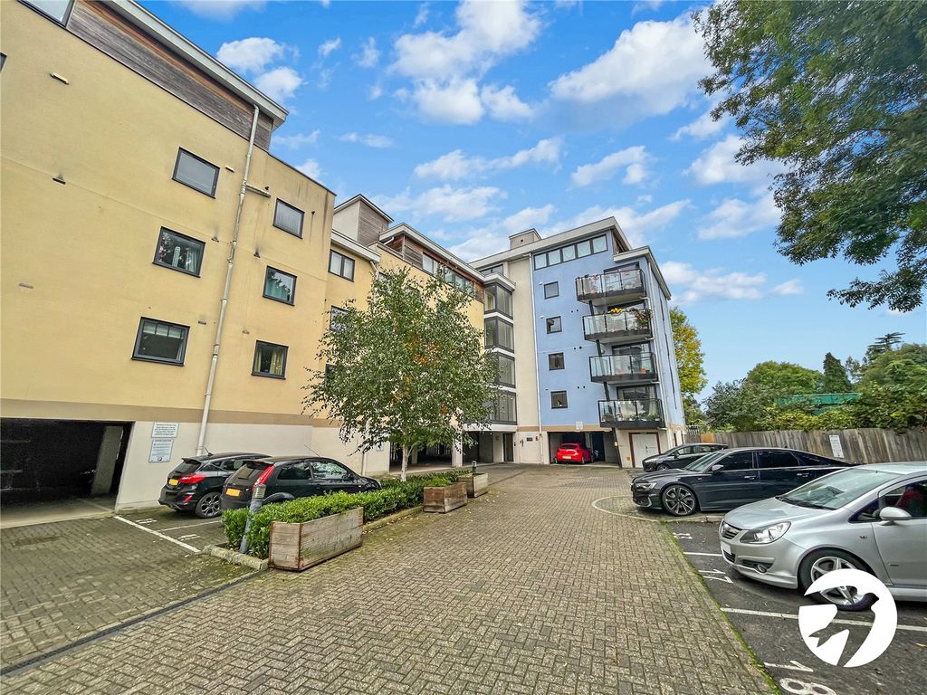 1 bed flat for sale in Clifford Way, Maidstone, Kent ME16, £160,000