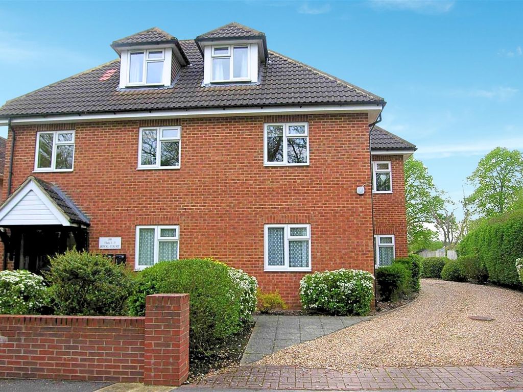 1 bed flat for sale in Broadway, Knaphill, Woking GU21, £200,000 Zoopla