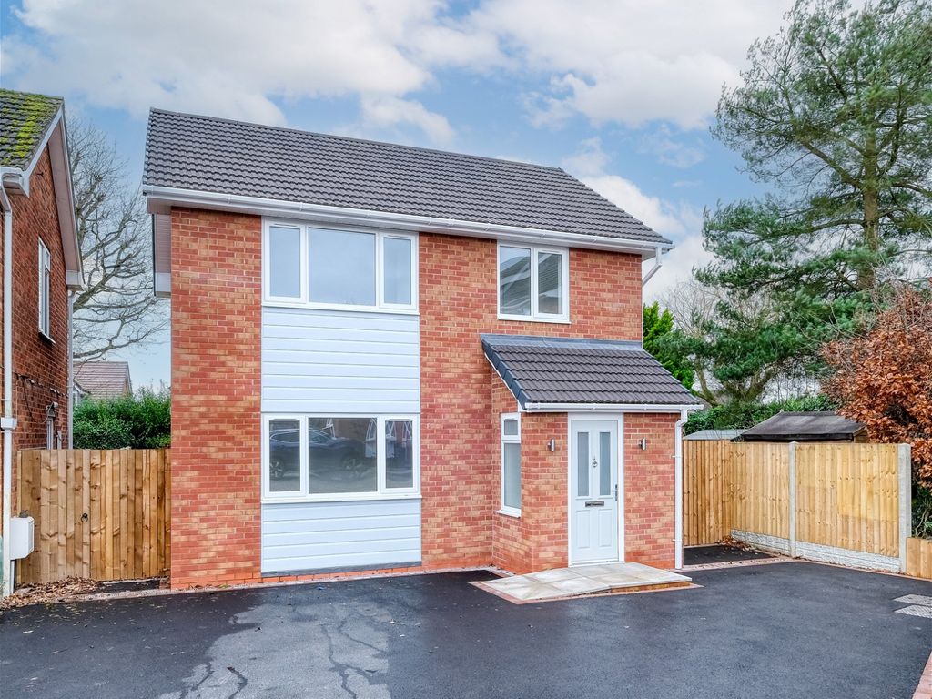 New home, 3 bed detached house for sale in Hoopers Lane, Astwood Bank