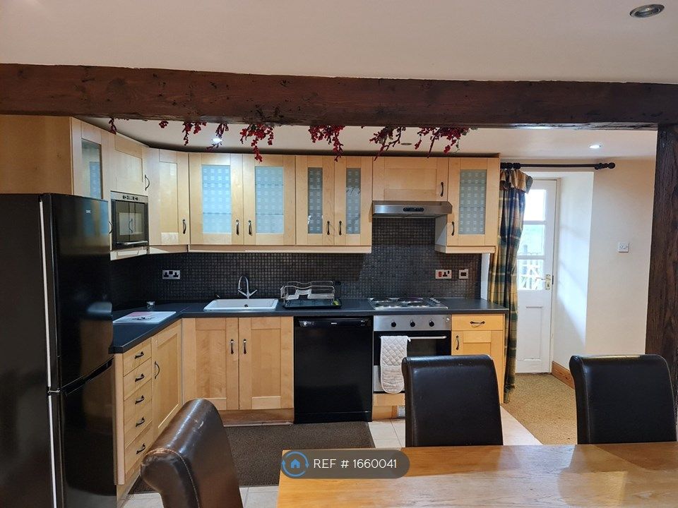 2 bed terraced house to rent in South Littleton, Rattray, Blairgowrie