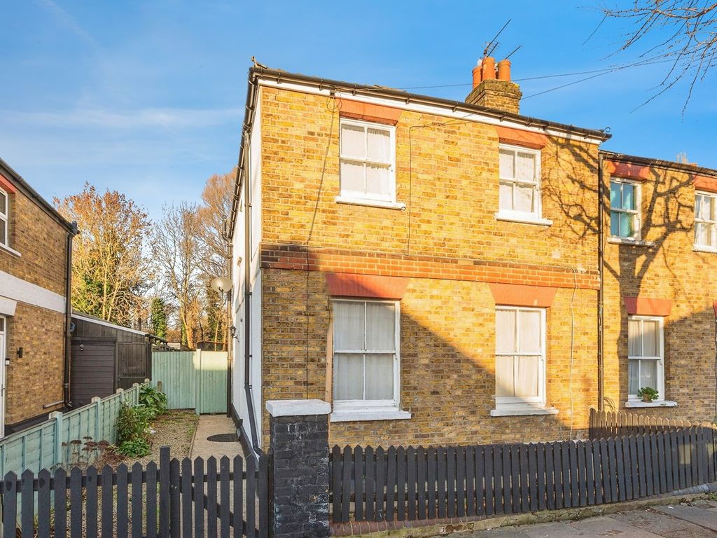 3 bed semidetached house for sale in Quainton Street, London NW10, £