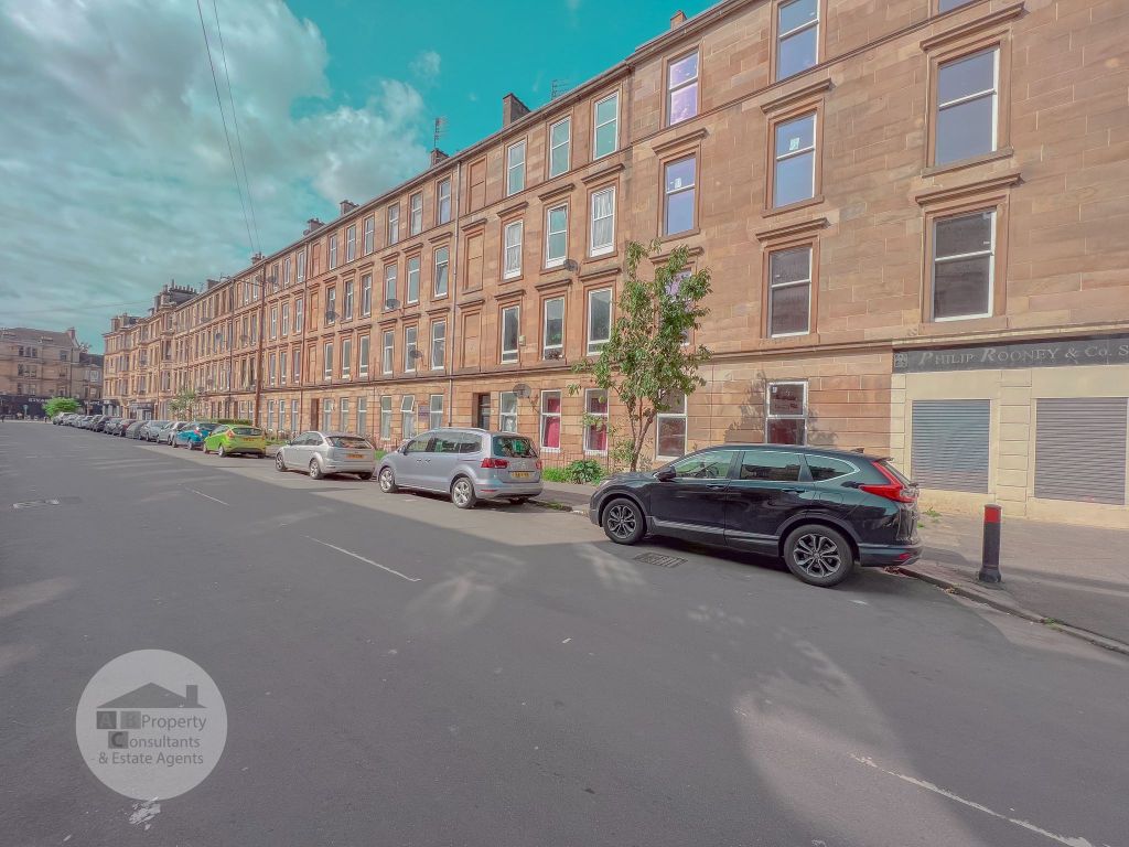 3 bed flat for sale in Albert Road, Queens Park, Glasgow G42, £210,000