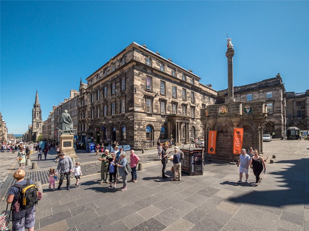 1/14 Parliament Square, Edinburgh EH1  