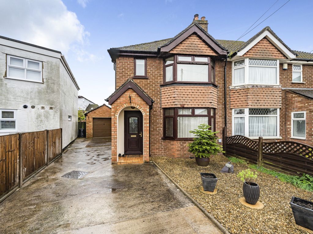 3 bed semidetached house for sale in Willoughby Close, Bristol BS13, £