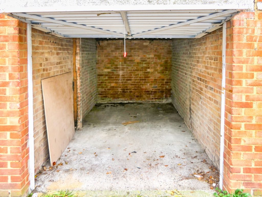 Property for sale in Avenue Parade, The Avenue, SunburyOnThames TW16, £10,000 Zoopla