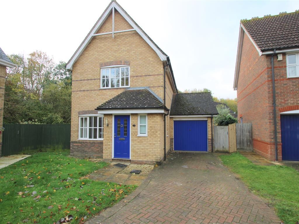 3 bed detached house to rent in Wood Way, Great Notley, Braintree CM77