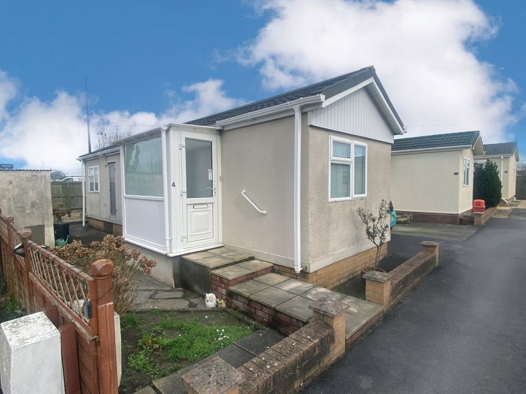 2 bed mobile/park home for sale in Paddock Park Homes, New Bristol Road