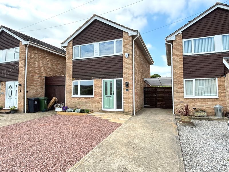 3 bed detached house for sale in Elm Grove, Huntley, Gloucester GL19, £