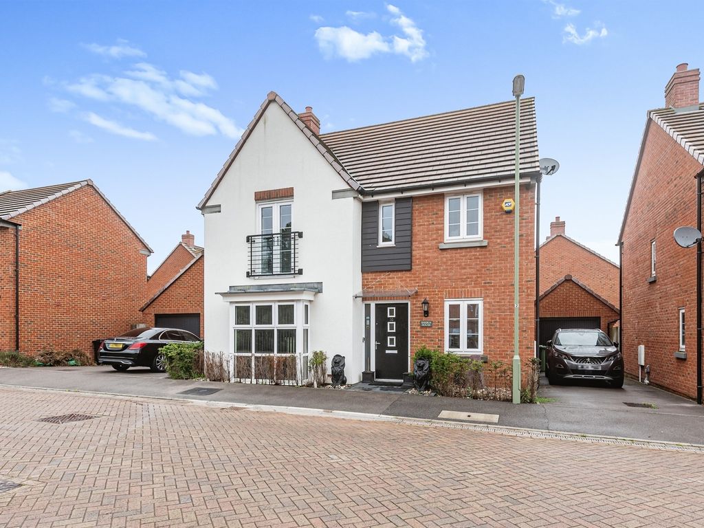 4 bed detached house for sale in Miles Road, Marnel Park, Basingstoke
