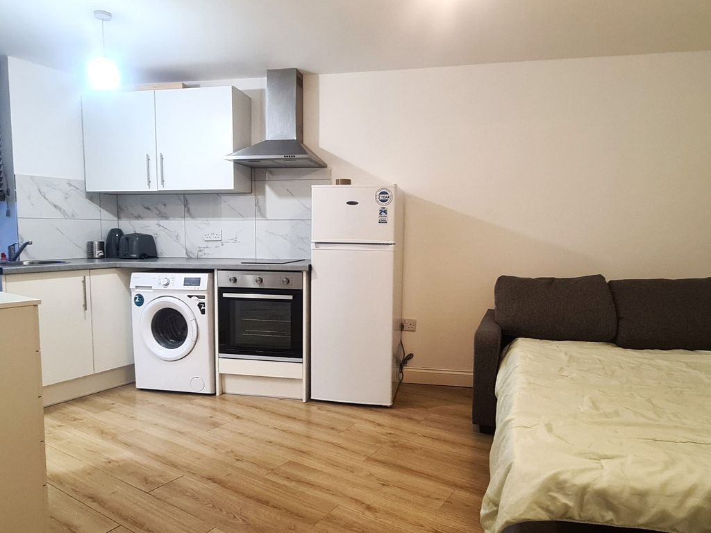 1 bed flat to rent in Stoke Newington Road, London N16, £1,275 pcm Zoopla