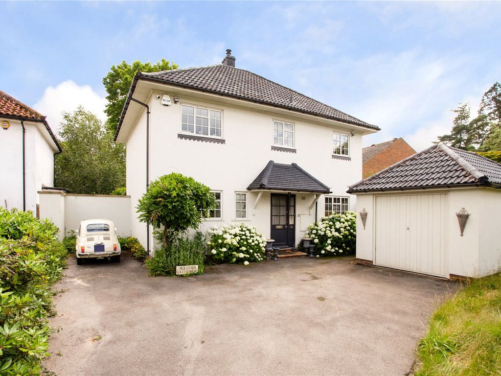 3 bed detached house for sale in Haslemere Road, Liphook, Hampshire