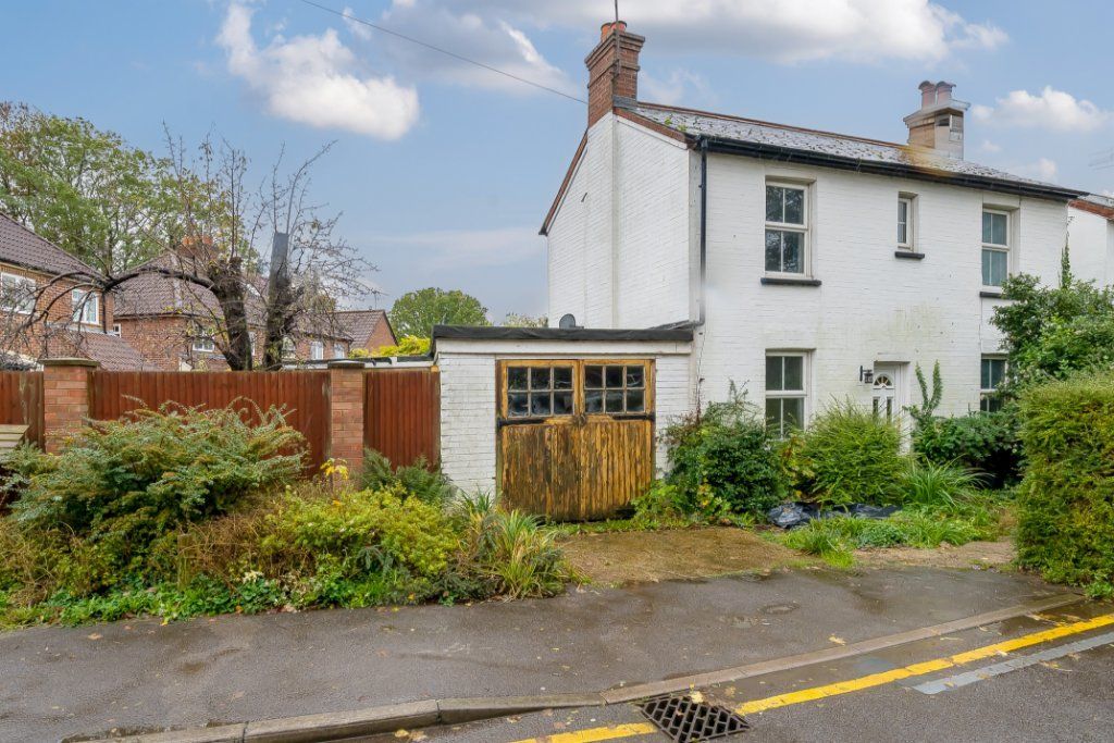 3 bed detached house for sale in Gipsy Lane, Wokingham, Berkshire RG40