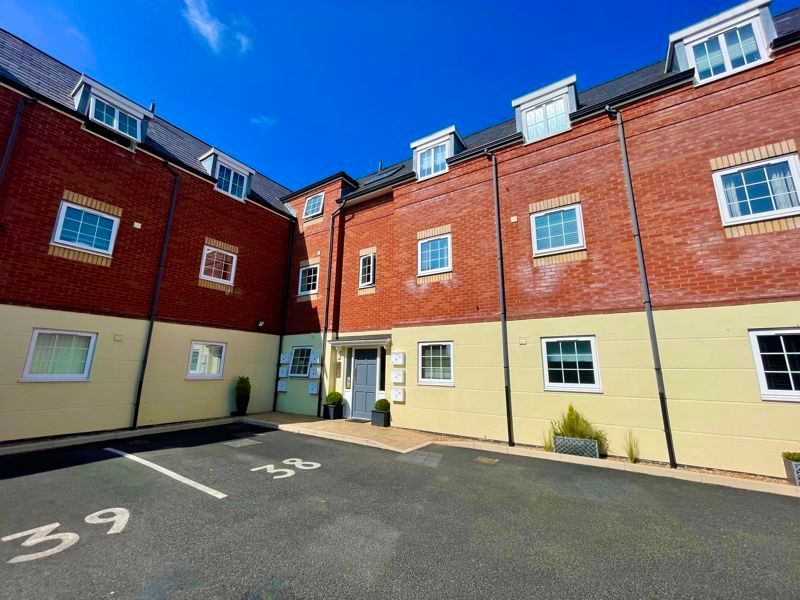 2 bed flat to rent in Kings Park, Leigh WN7 Zoopla