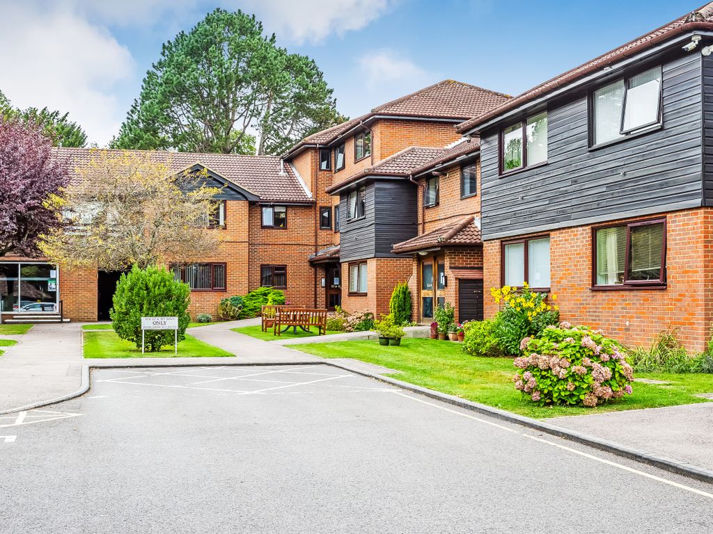 2 bed flat for sale in Heathside Court, Tadworth Street, Tadworth