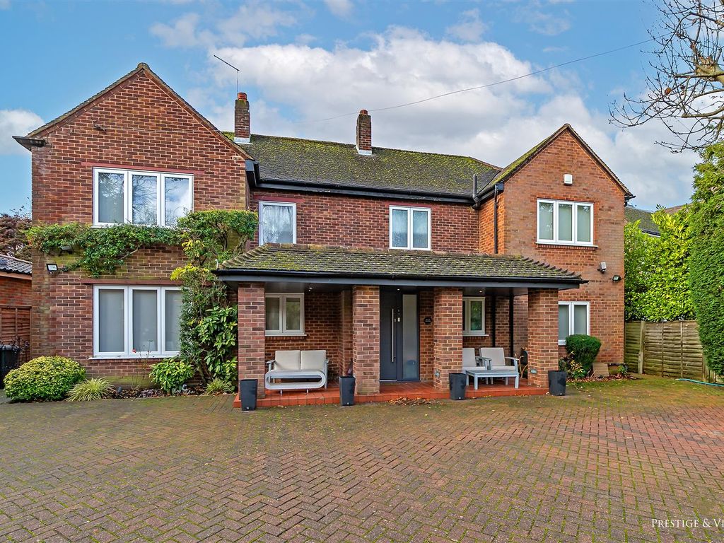5 bed detached house for sale in Gills Hill Lane, Radlett WD7, £