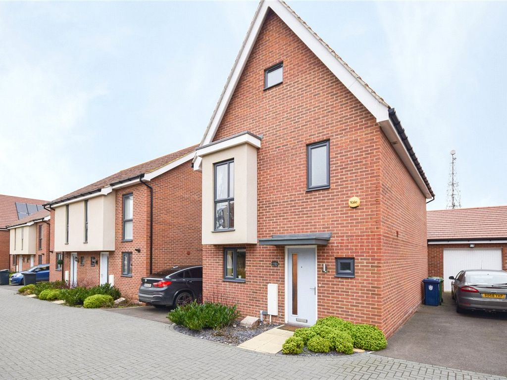 3 bed detached house to rent in Spitfire Road, Upper Cambourne