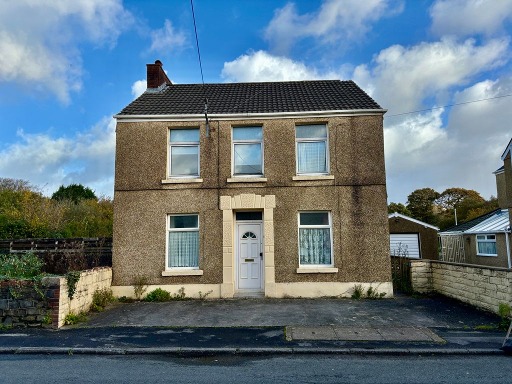 3 bed detached house for sale in Cwmfelin Road, Llanelli SA14, £180,000