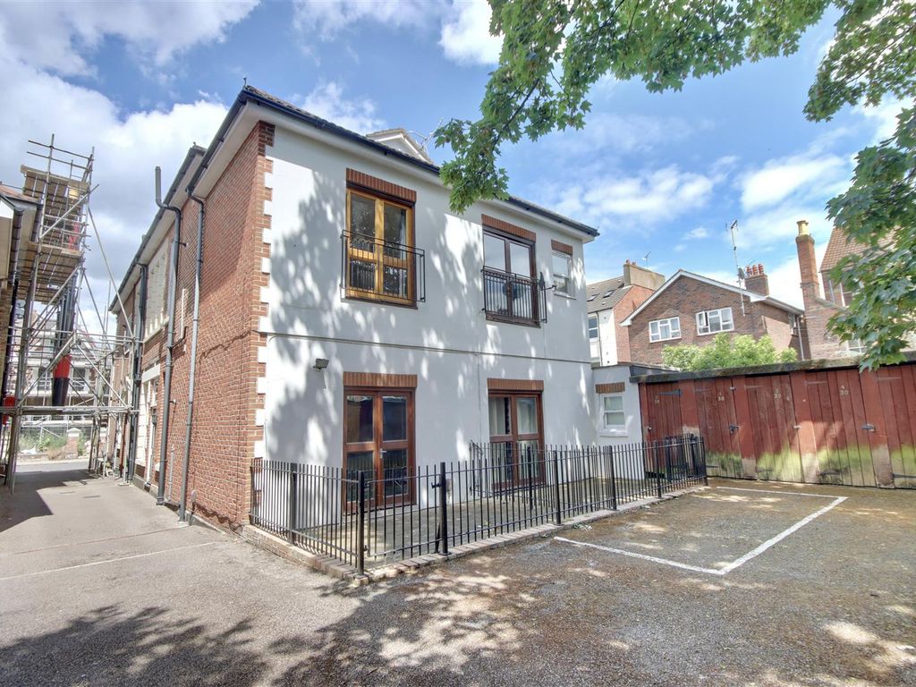 2 bed flat for sale in Merton Road, Southsea PO5, £250,000 Zoopla