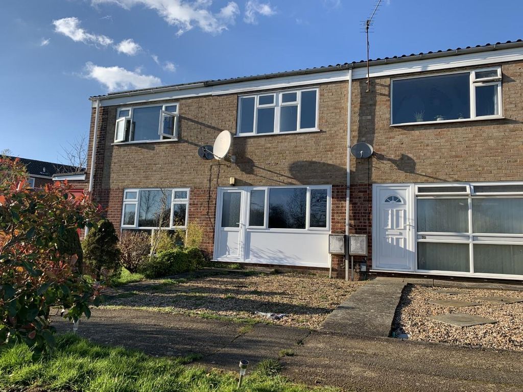 3 bed terraced house to rent in Valley Rise, Desborough, Kettering NN14