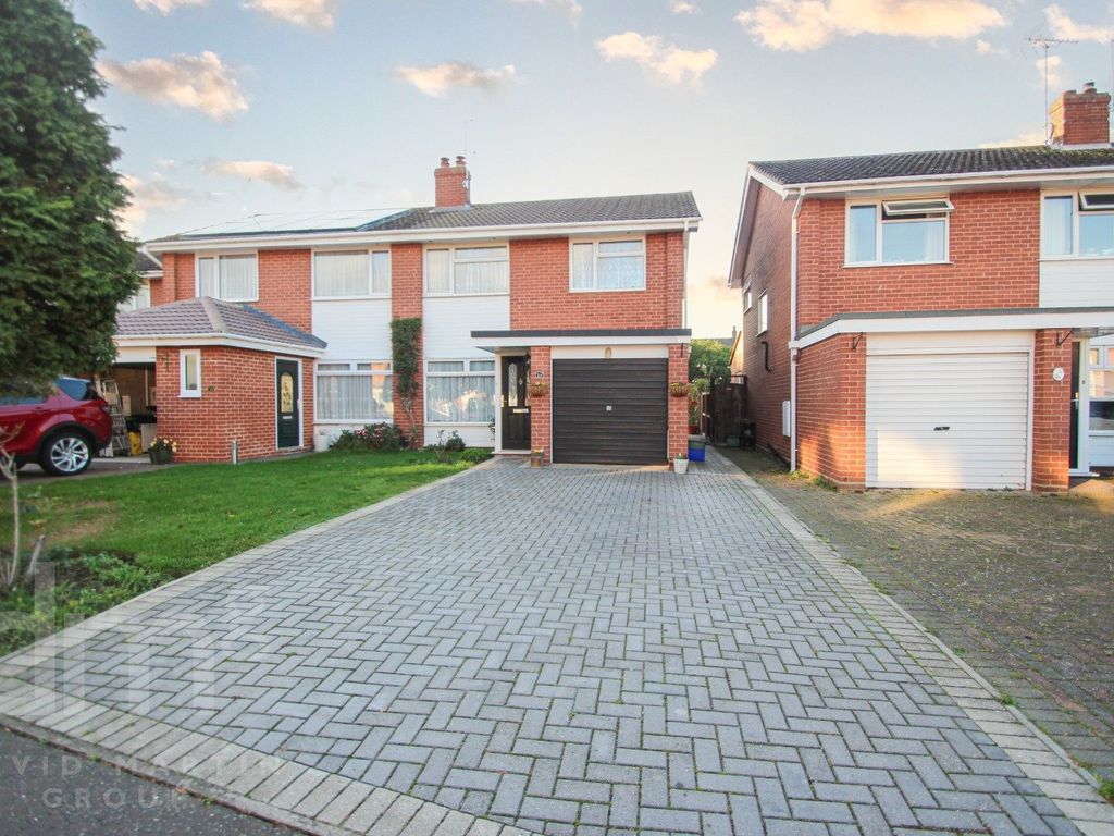 3 bed semidetached house for sale in Newcastle Avenue, Colchester CO3