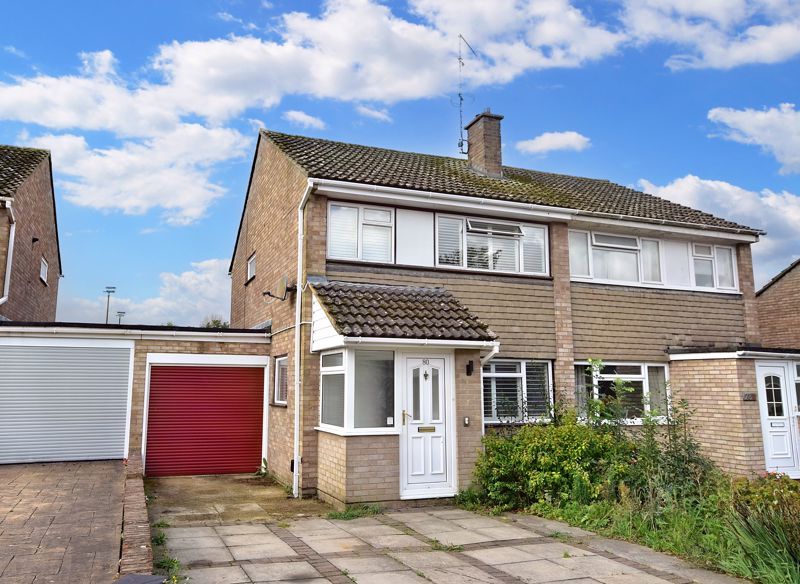 3 bed semidetached house for sale in Riverdale, Wrecclesham, Farnham