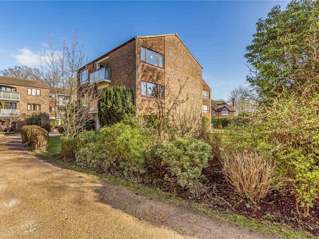 3 bed flat for sale in Summersdale Court, The Drive, Summersdale